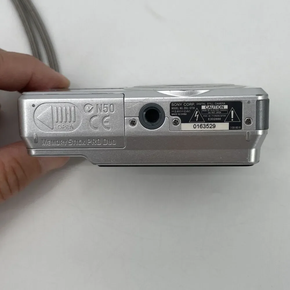 Sony Cyber-shot DSC-S730 Digital Camera 7.2MP Silver Manual Case USB Cable WORKS